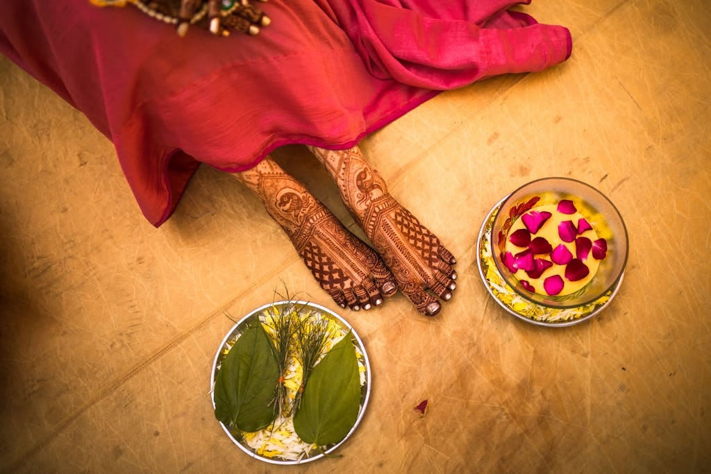 Henna-decorated feet (pairon ki mehndi design)